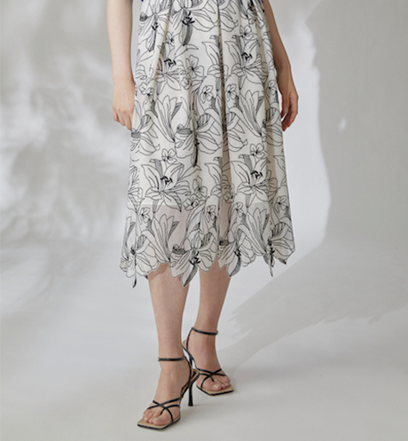 フラワー刺繍ギャザースカート / ホワイト
